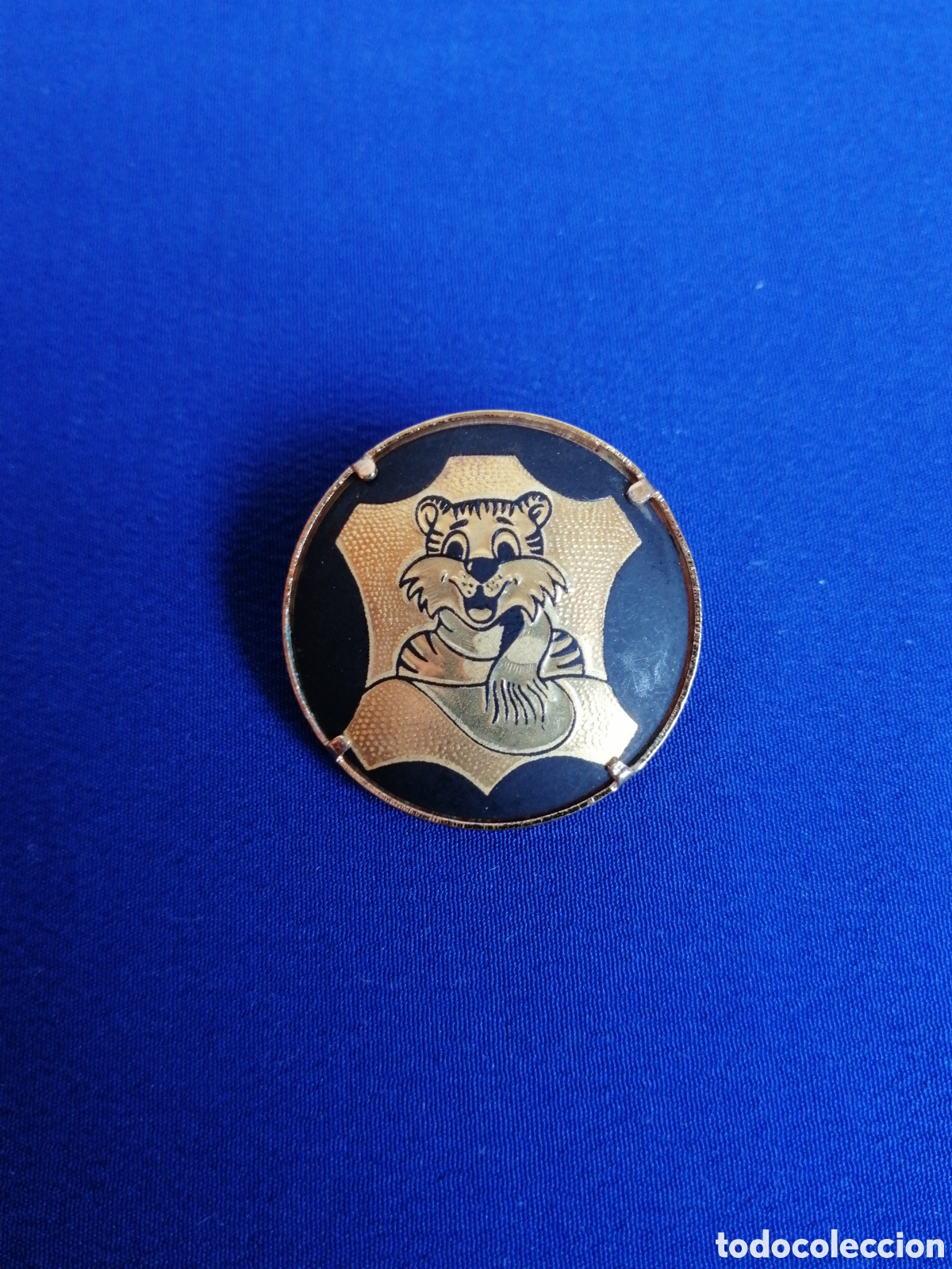 Pins de cole&ccedil;&atilde;o: TIGRE CON BUFANDA ESCUDO INSIGNIA DE ALFILER ANTIGUA