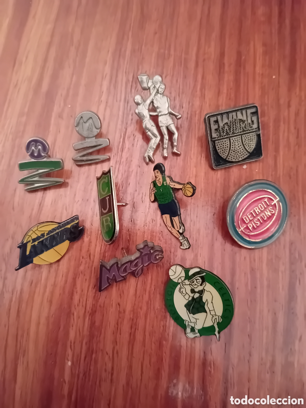 Pins de colecci&oacute;n: 10 pins baloncesto - basket Unicaja, Estudiantes, Lakers, Detroit Pistons, Joventut..