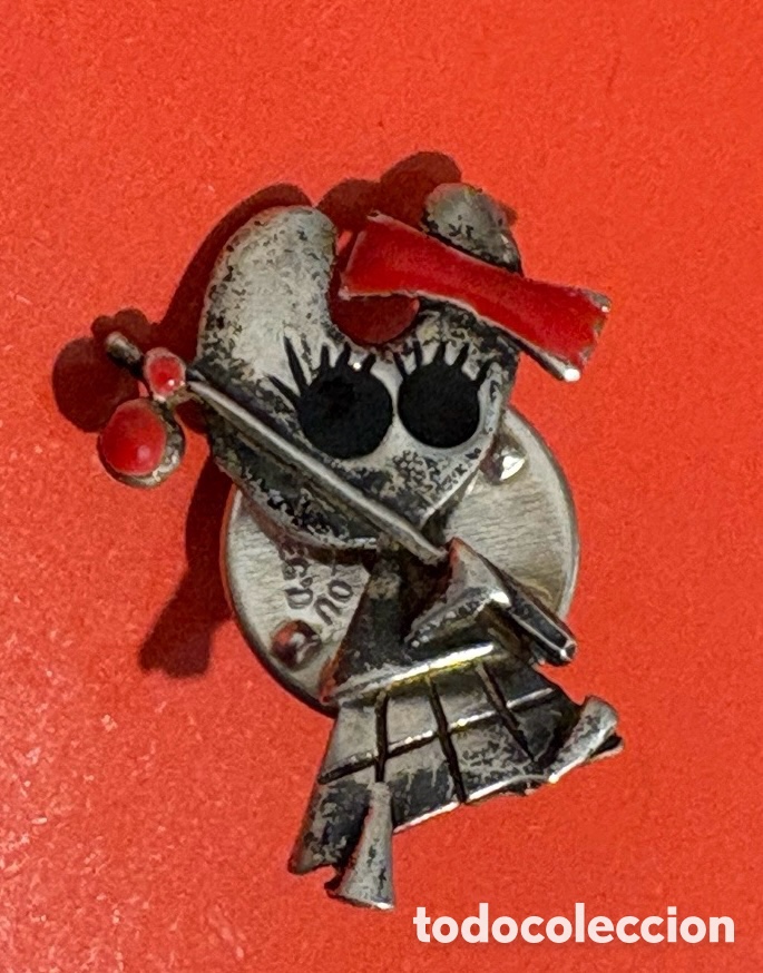 Pins de colecci&oacute;n: Antiguo pin plata Pelegr&iacute;n, peregrino Santiago Compostela (A2)
