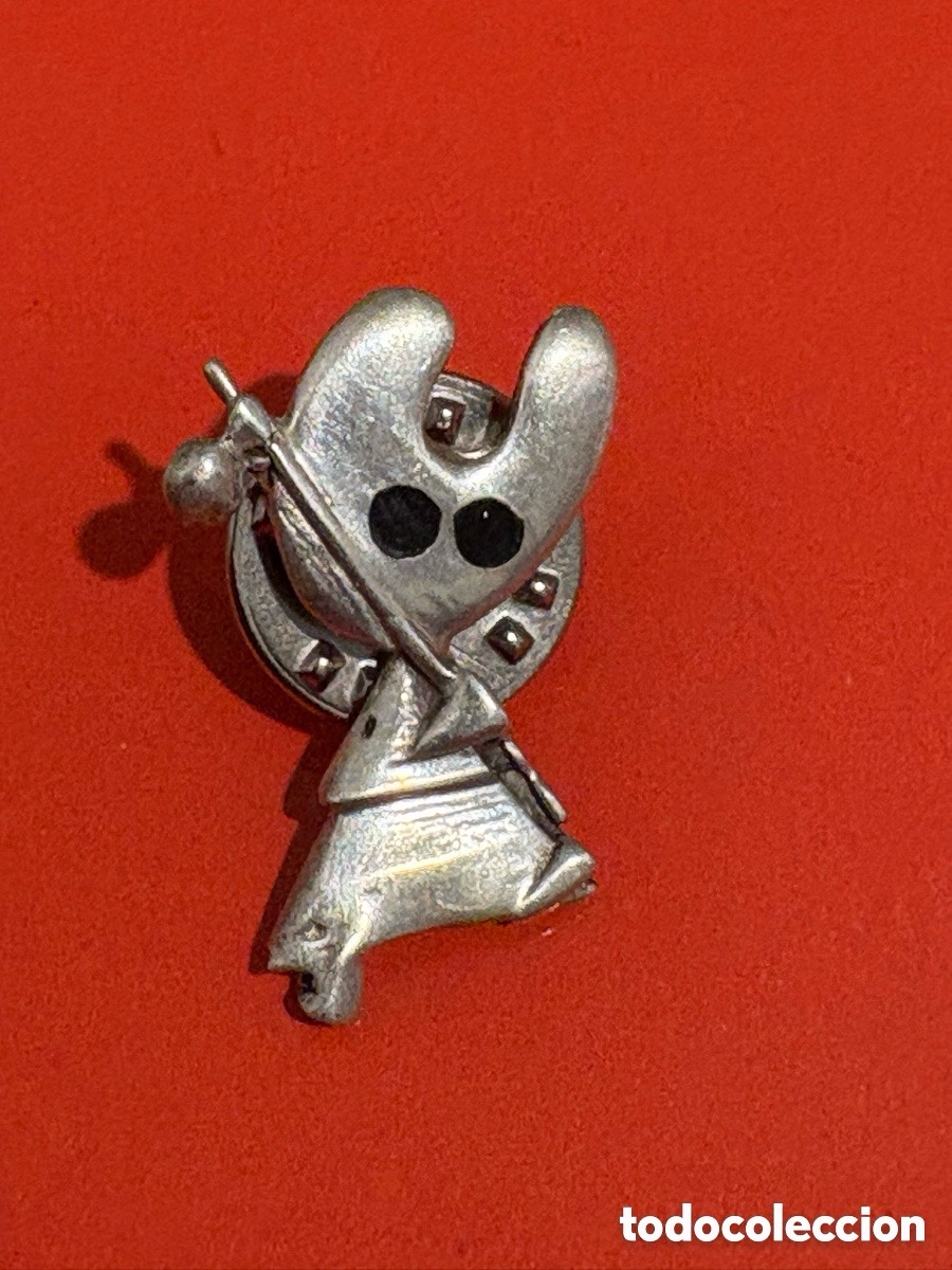 Pins de colecci&oacute;n: Antiguo pin plata Pelegr&iacute;n, peregrino Santiago Compostela (A2)