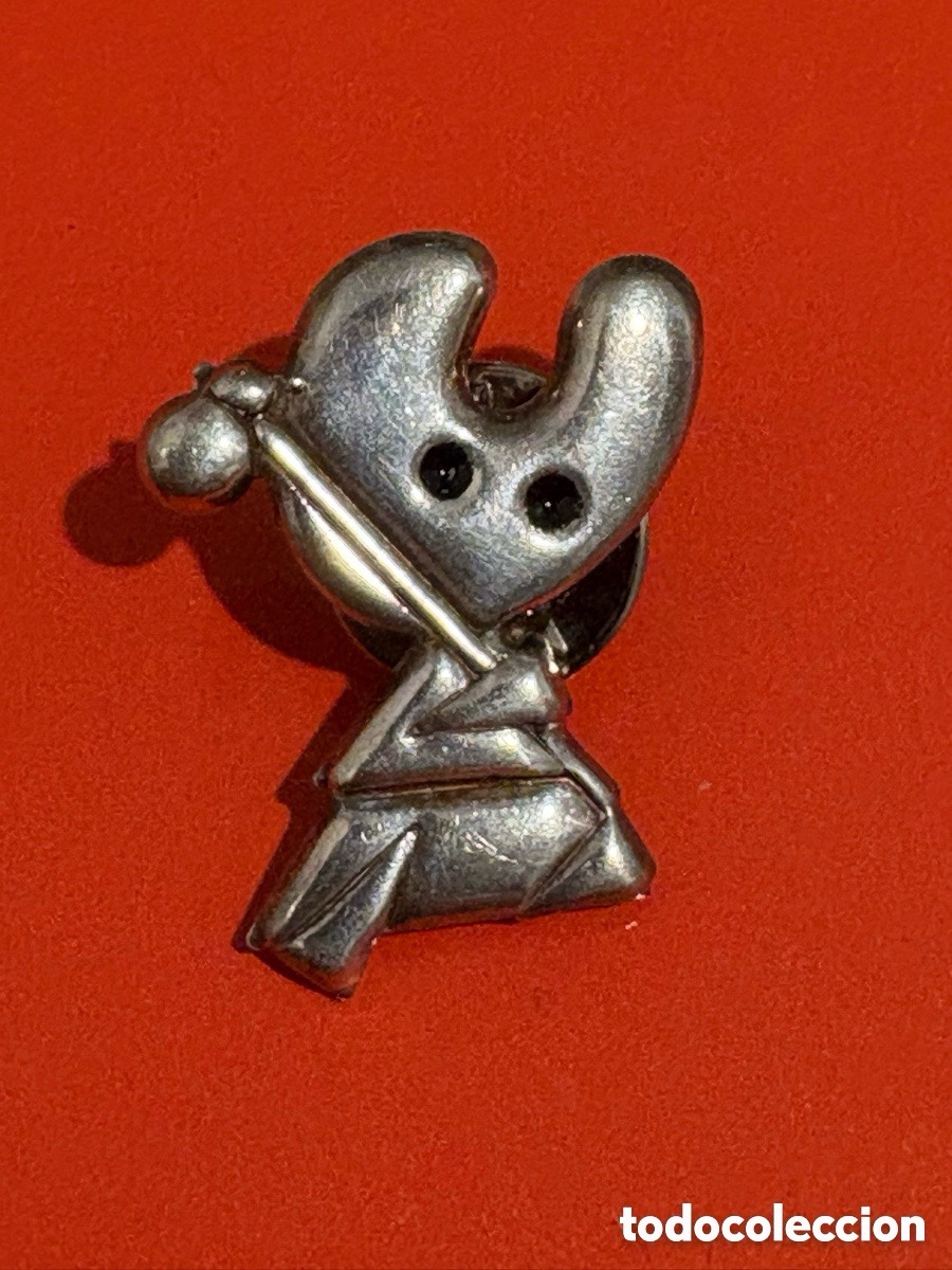 Pins de colecci&oacute;n: Antiguo pin plata Pelegr&iacute;n, peregrino Santiago Compostela (A2)