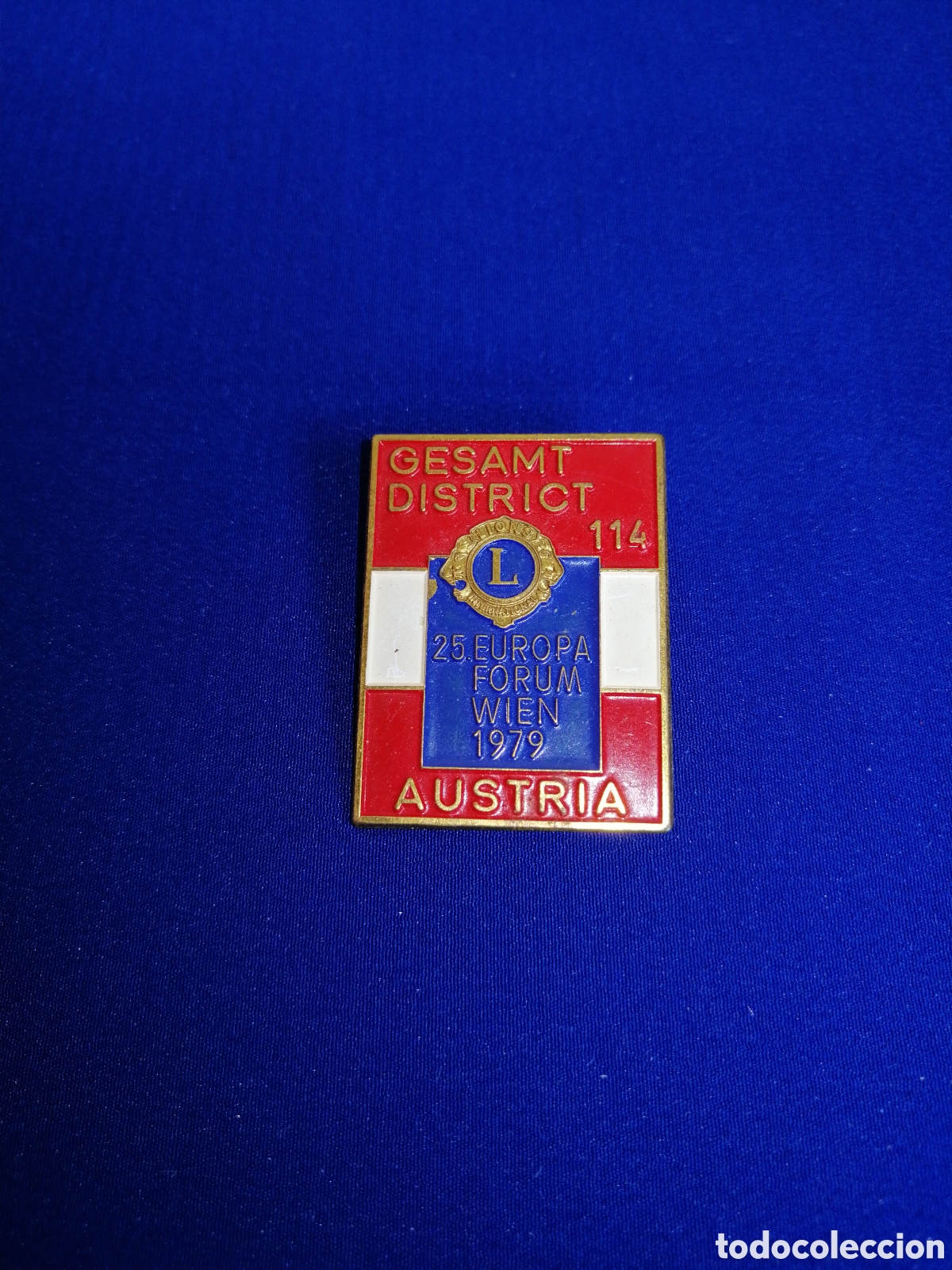Pin's de collection: LIONS INTERNACIONAL - AUSTRIA - GESAMT DISTRICT 25 EUROPA FORUM WIEN 1979 INSIGNIA DE ALFILER