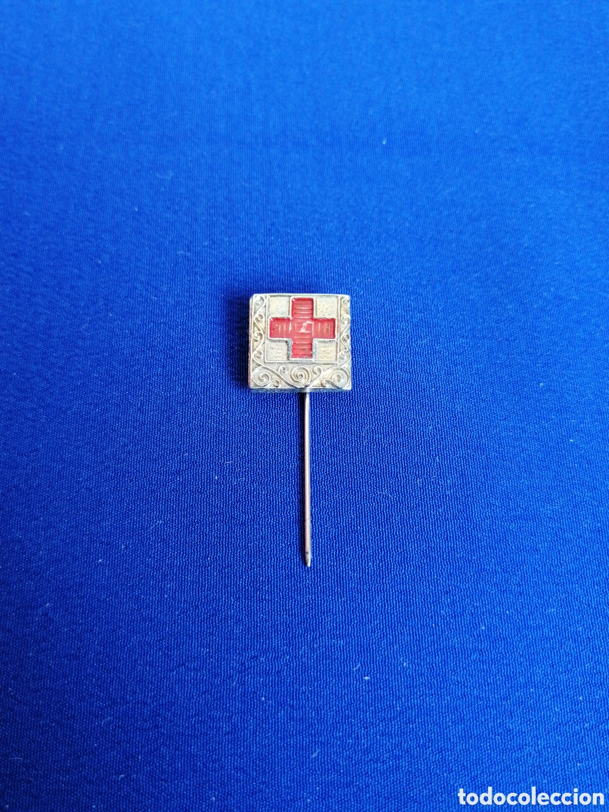 Pin's de collection: CRUZ ROJA DE AGUJA ANTIGUA