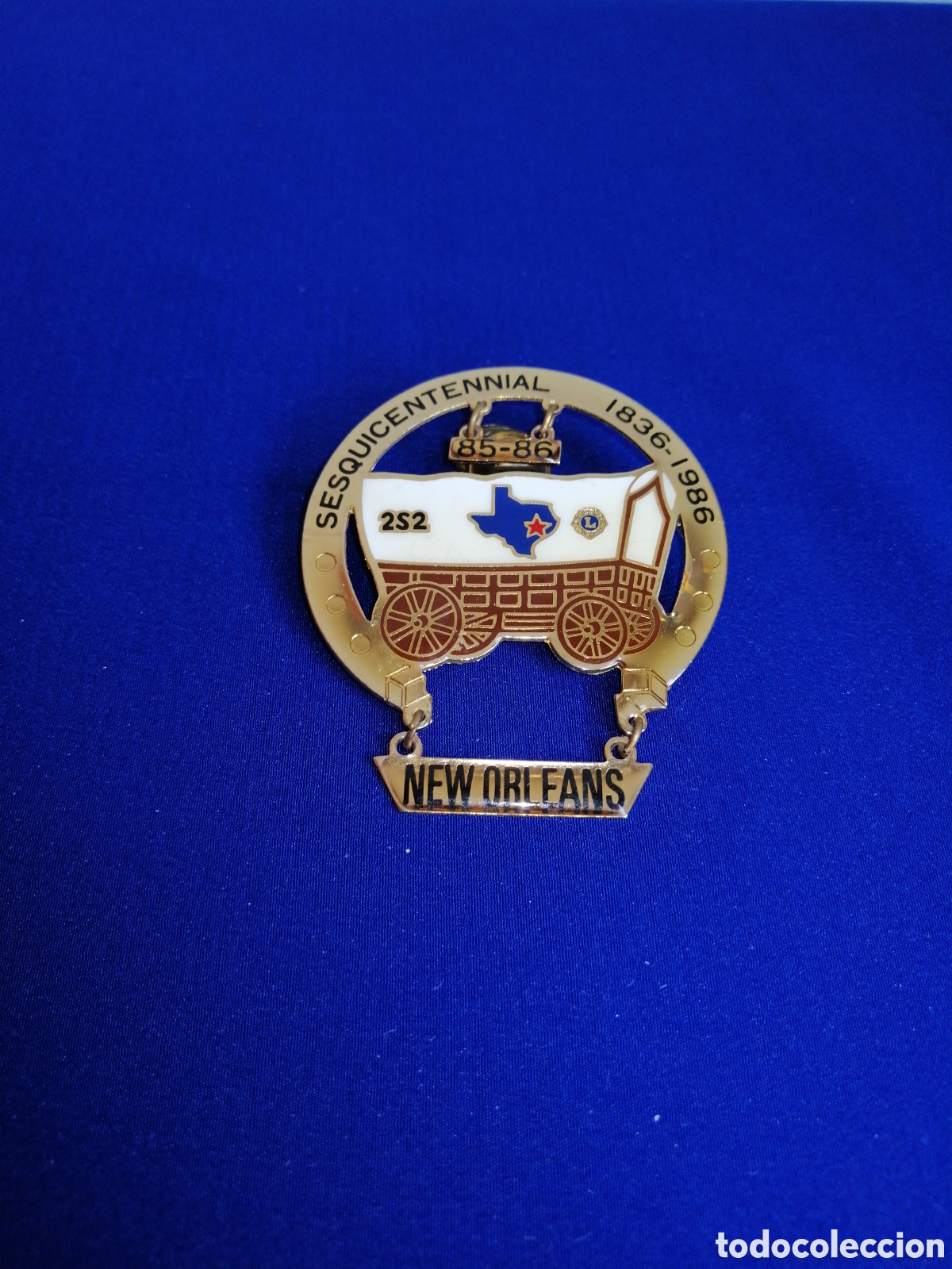 Pin's de collection: LIONS INTERNACIONAL - NEW ORLEANS - ESQU&Iacute; CENTENNIAL 1836 - 1986 CARRETA PIN GRAN TAMA&Ntilde;O