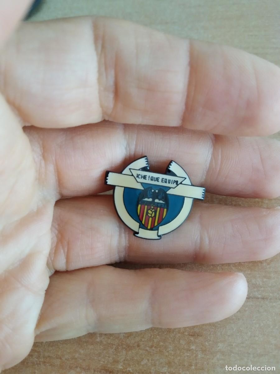 Collection pins: PIN DE FUTBOL ESCUDO DEL VALENCIA C.F CHE QUE EQUIPE