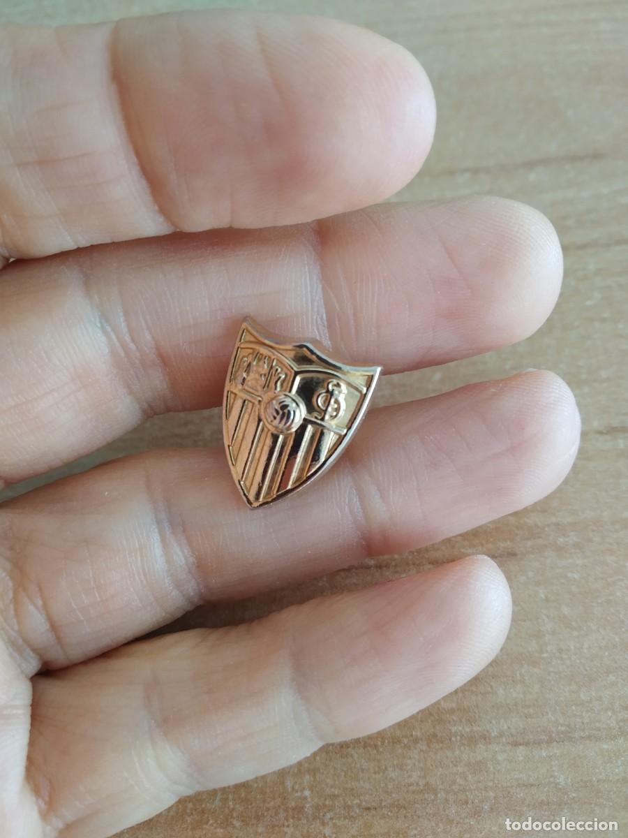 Pins de colecci&oacute;n: PIN DEL SEVILLA FUTBOL CLUB ESCUDO EN DORADO