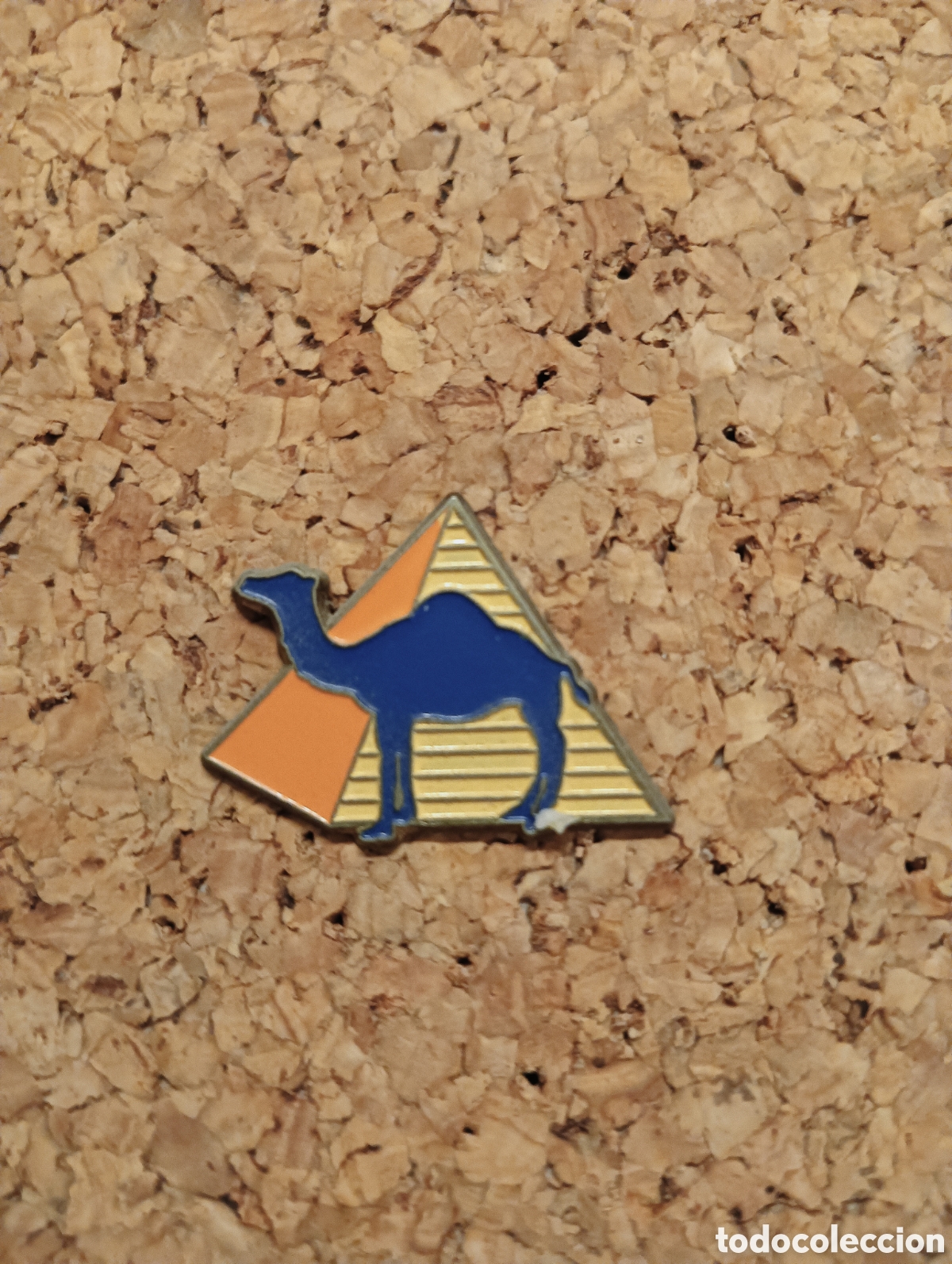 Pins de colecci&oacute;n: PIN COLECCI&Oacute;N TABACO CAMEL - PIR&Aacute;MIDE