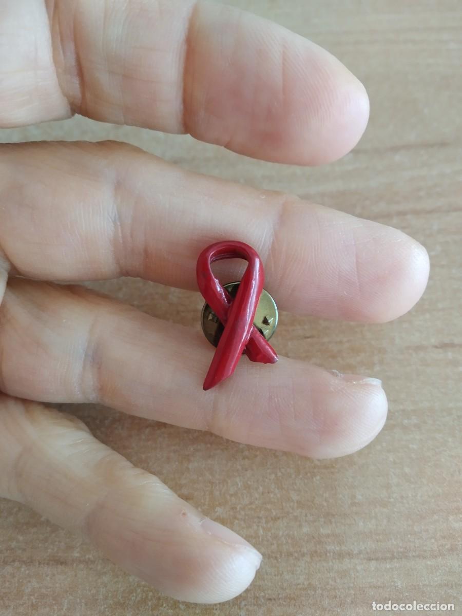 Pins de cole&ccedil;&atilde;o: PIN LAZO ROJO LUCHA CONTRA EL SIDA VIH