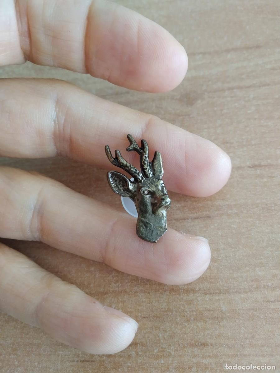 Pins de cole&ccedil;&atilde;o: PIN CORZO CIERVO CAZA CAZADOR ESPECIE CINEGETICA PLATEADO