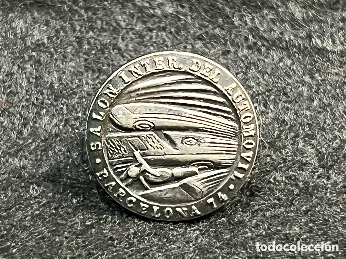 Pins de colecci&oacute;n: SAL&Oacute;N INTERNACIONAL DEL AUTOMOVIL BARCELONA 1974 74 INSIGNIA OJAL SOLAPA COCHE AUTO.