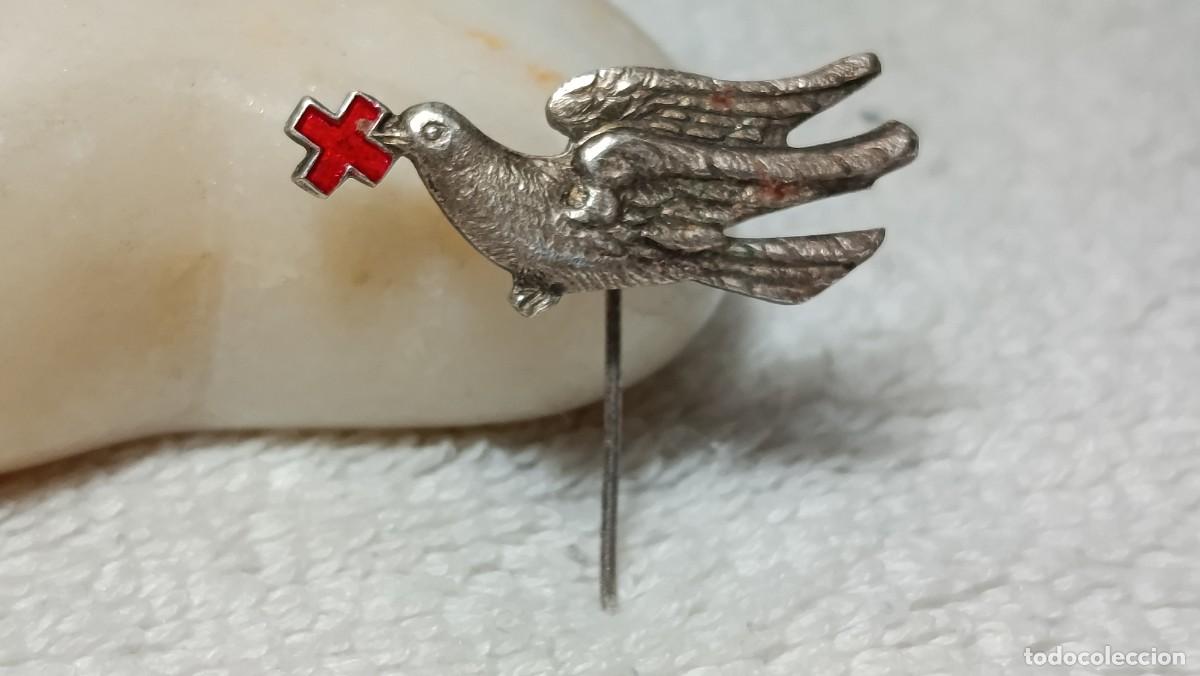 Pins de colecci&oacute;n: ANTIGUO PIN INSIGNIA DE ALFILER DE LA CRUZ ROJA ESPA&Ntilde;OLA PALOMA DE LA PAZ A&Ntilde;OS 40 POSGUERRA
