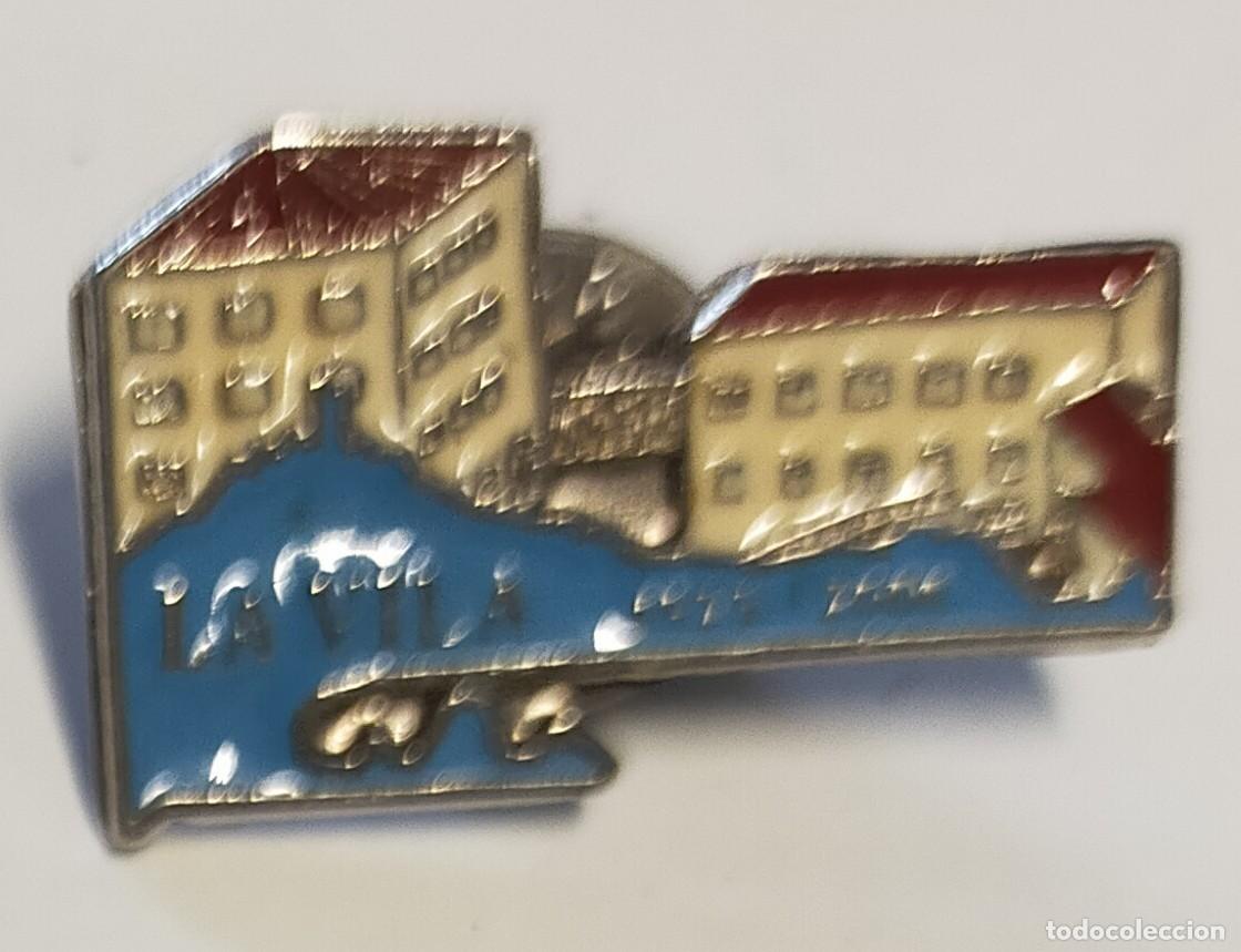 Collection pins: PIN DEDICADO AL COLEGIO JOAQUIM RUYRA DE BLANES, MAS CONOCIDO POR LA VILA