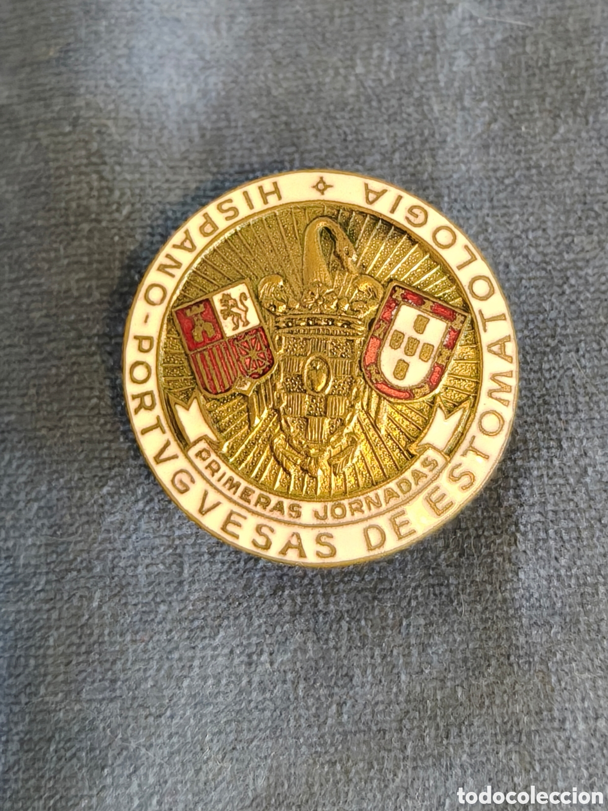 Pin's de collection: Medicina Congreso Hispano Portugues Estomatologia pin antiguo