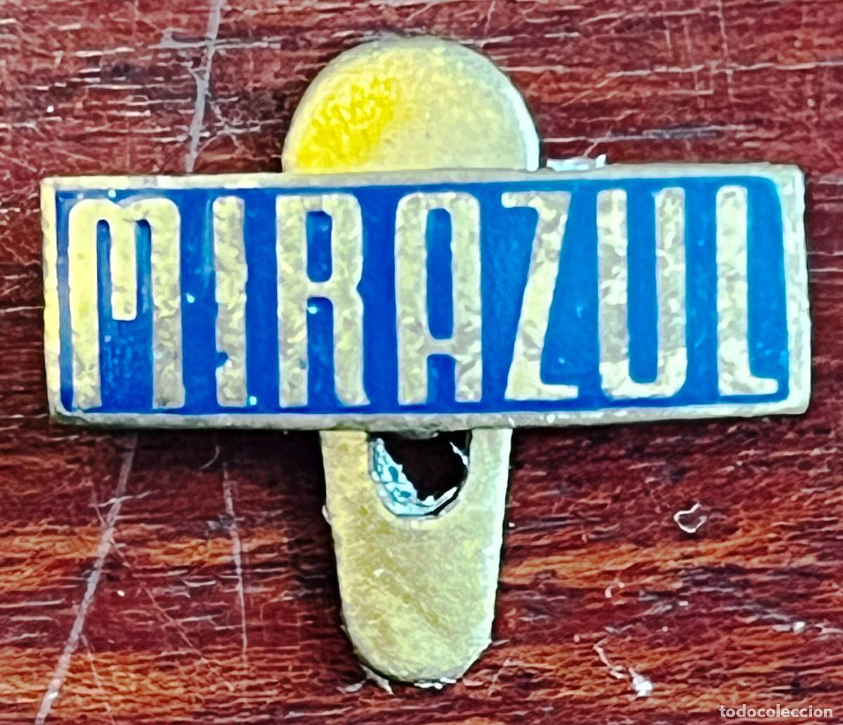 Collection pins: ANTIGUA INSIGNIA, PIN DE MIRAZUL, MEDICAMENTO PARA OJOS
