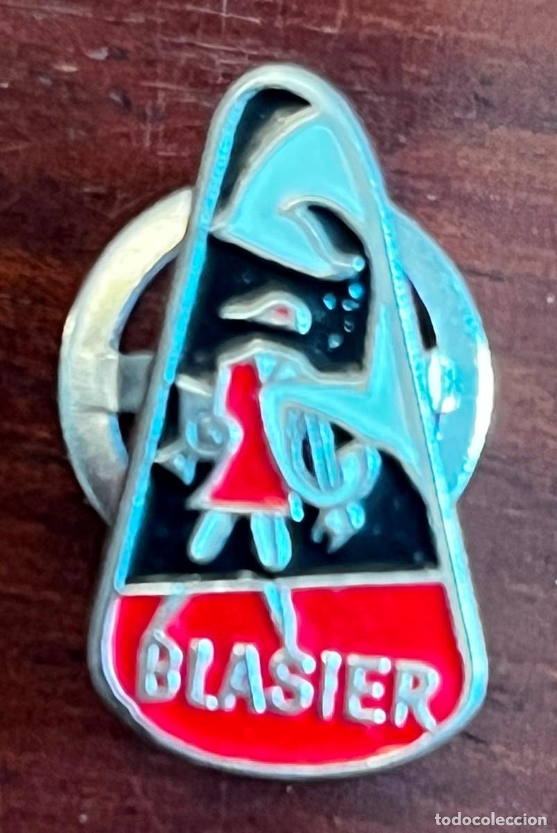 Collection pins: ANTIGUA INSIGNIA, PIN DE BLASIER