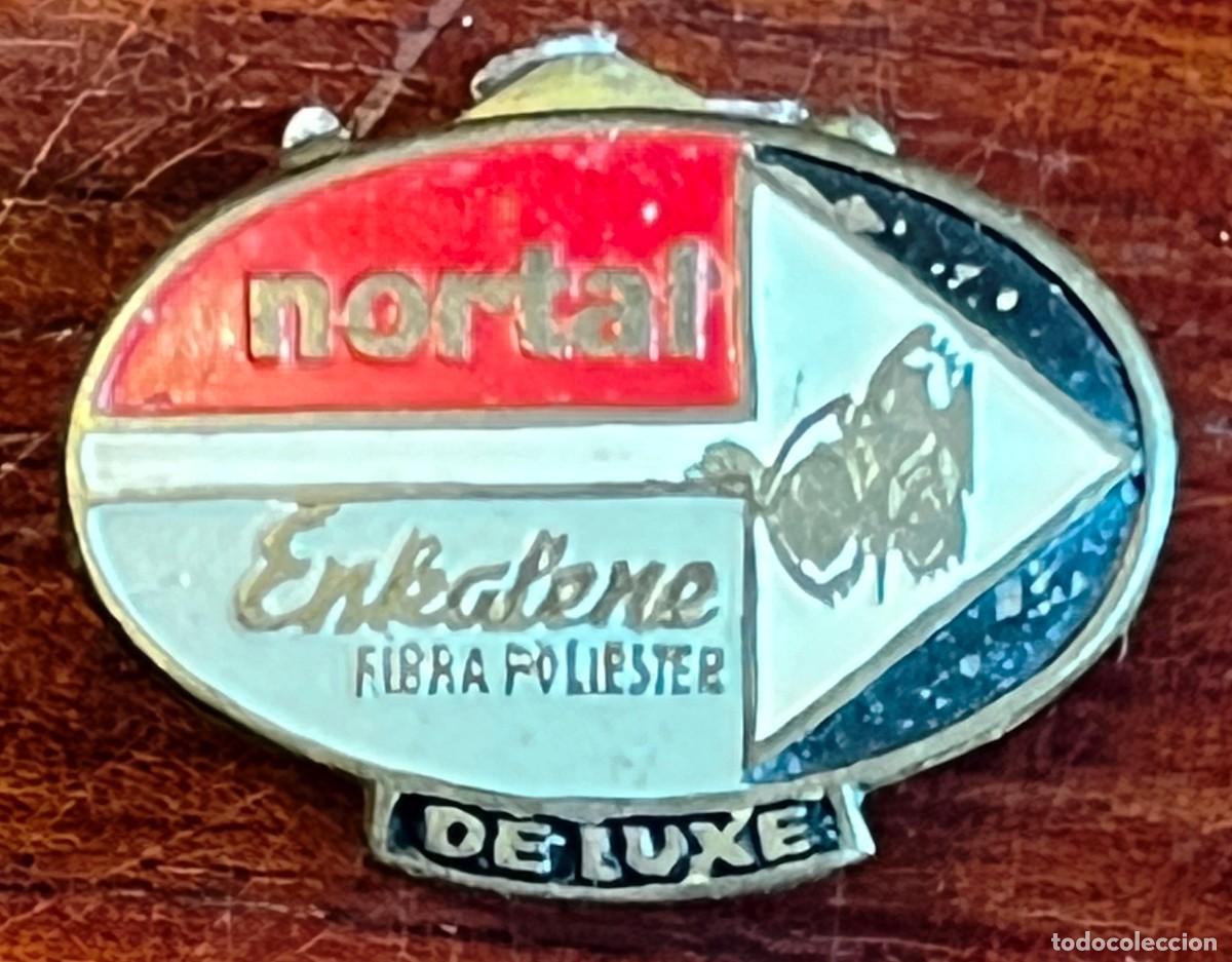 Collection pins: ANTIGUA INSIGNIA, PIN DE NORTAL, ENKALENE