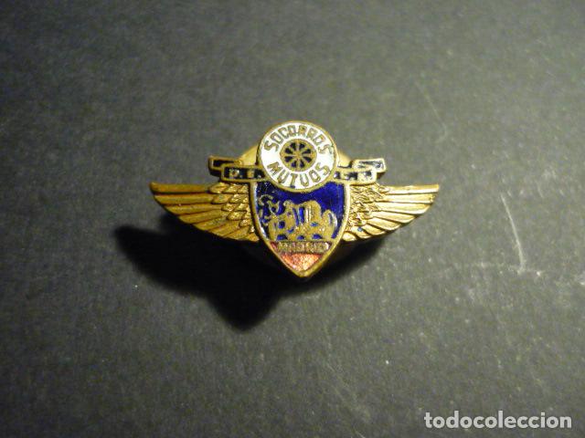 Pins de colecci&oacute;n: SOCORROS MUTUOS DE MADRID ANTIGUA INSIGNIA DE SOLAPA ESMALTADA 2,5 X 1,3 CM