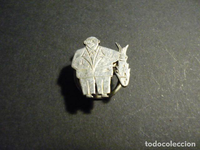 Pins de colecci&oacute;n: PESCADOR CON PEZ ANTIGUA INSIGNIA DE SOLAPA EN PLATA 1,5 X 1,5 CM