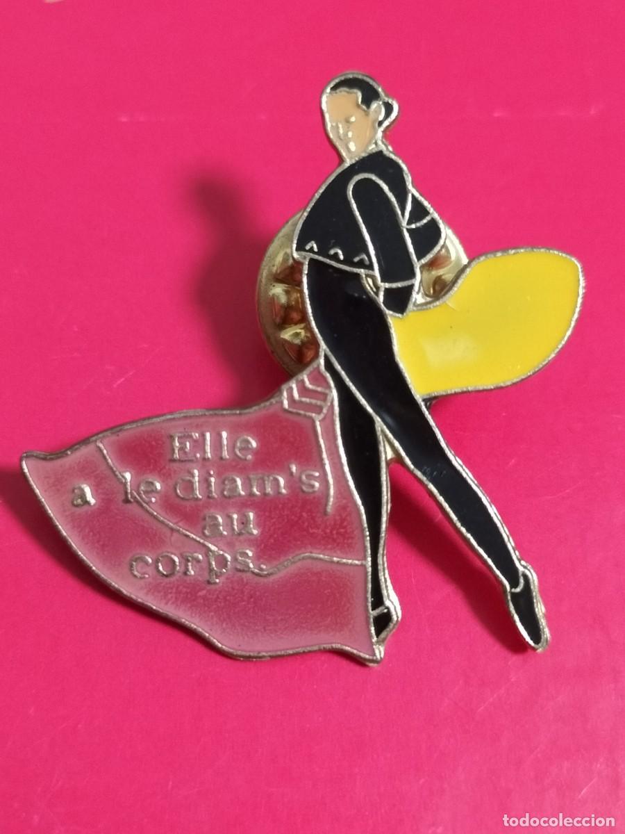 Pins de colecci&oacute;n: PINS. ELLE LE D&Iacute;AM&acute;S AU CORPS del franc&eacute;s ( ella tiene el diamante en su cuerpo)
