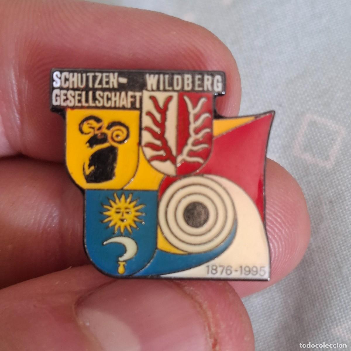 Pins de colecci&oacute;n: Pin vintage 1995. Club de tiro WILDBERG numerado858/1000