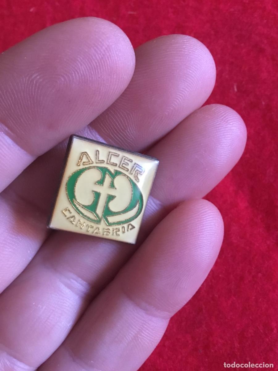 Pins de colecci&oacute;n: PIN ALCER, ASOCIACI&Oacute;N CONTRA LAS ENFERMEDADES RENALES. MEDICINA.