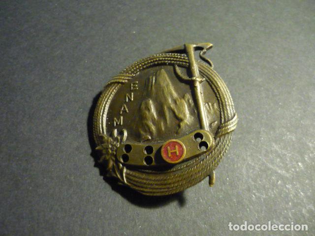 Pins de colecci&oacute;n: ENAM ESCUELA NACIONAL ALTA MONTA&Ntilde;A MONTA&Ntilde;ISMO INSIGNIA METALICA 3,2 X 3,5 CM