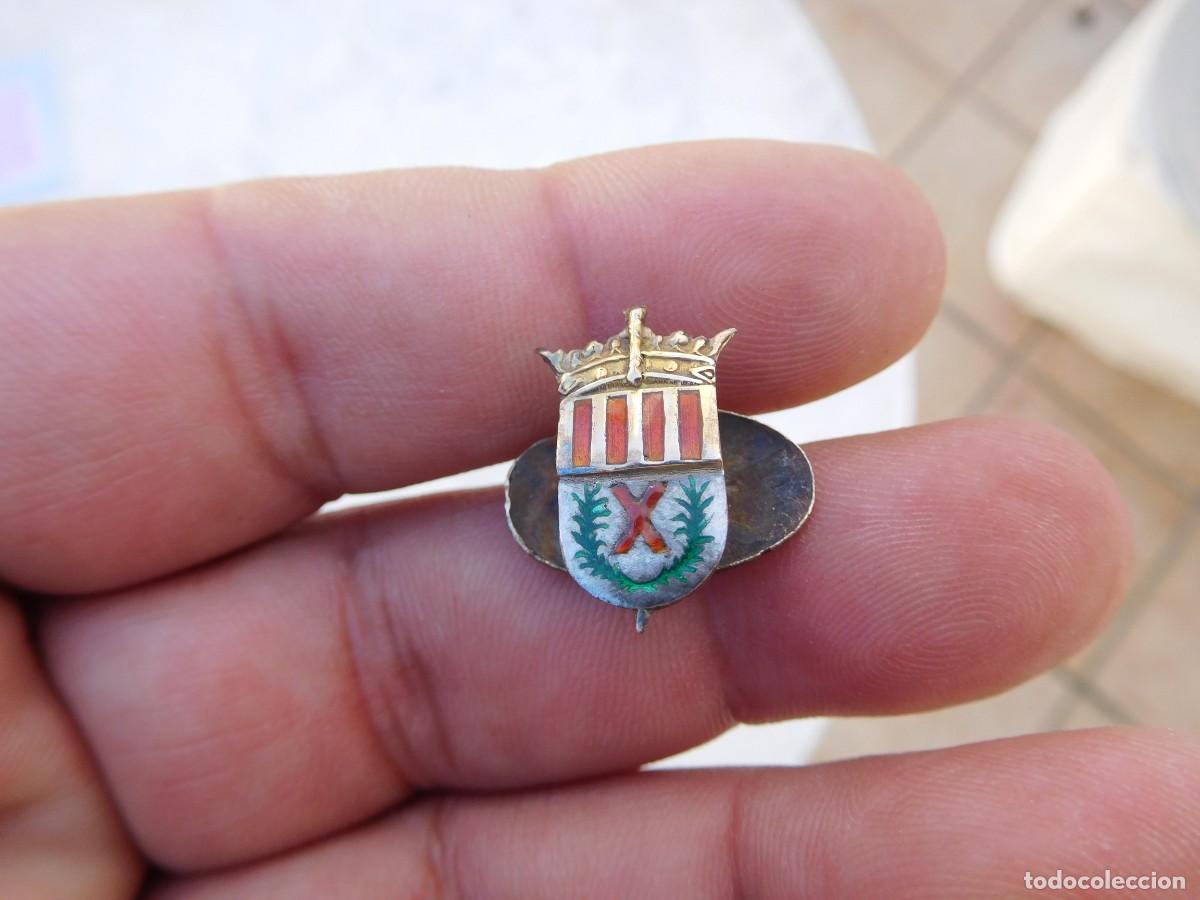 Pins de colecci&oacute;n: Insignia de plata y esmalte escudo de Hospitalet de Llobregat