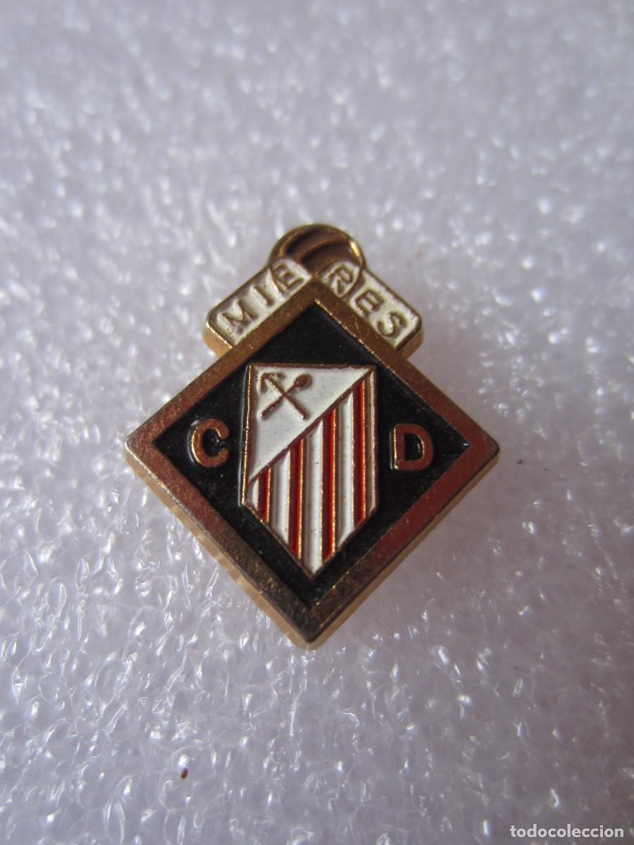 Pins e Spille di collezione: Pin Deportes Futbol Caudal Deportivo de Mieres (Asturias)