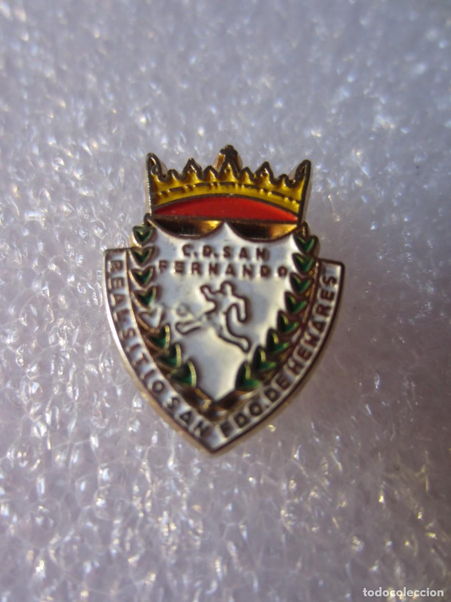 Pins de colecci&oacute;n: Pin Deportes Futbol Club Deportivo San Fernando de Henares (Madrid)