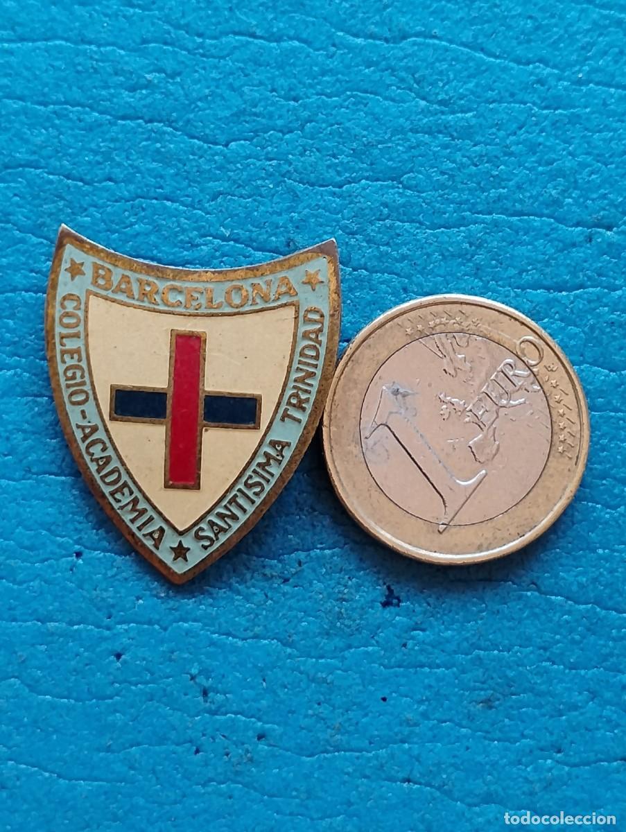 Pins e Spille di collezione: ANTIGUA INSIGNIA/PIN DE AGUJA IMPERDIBLE - COLEGIO-ACADEMIA SANTISIMA TRINIDAD - BARCELONA - NO PIN