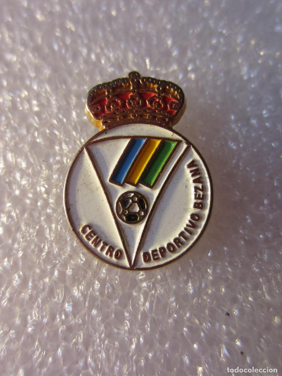 Pins de colecci&oacute;n: Pin Deportes Futbol Centro Deportivo Bezana (Cantabria)