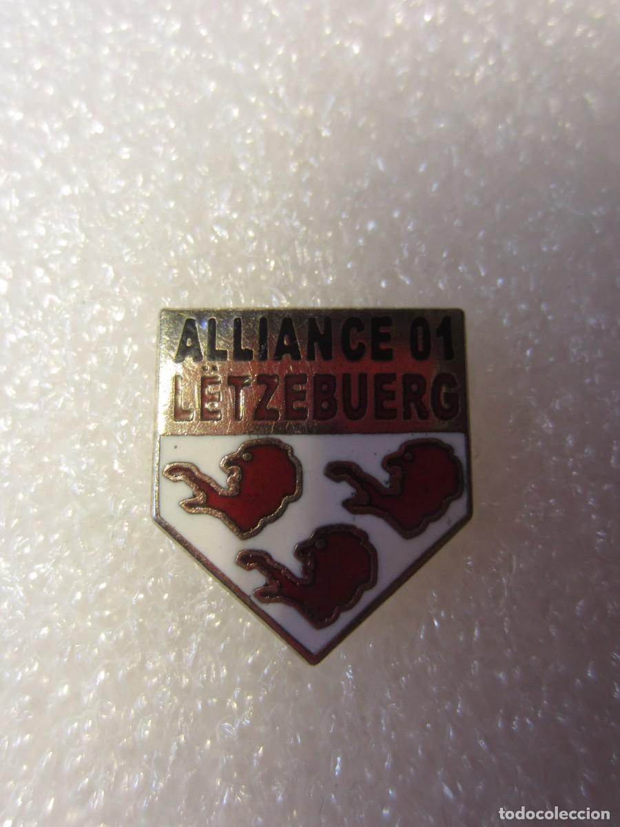 Pins de colecci&oacute;n: Pin Deportes Futbol Alliance 01 Letzebuerg (Luxemburgo)