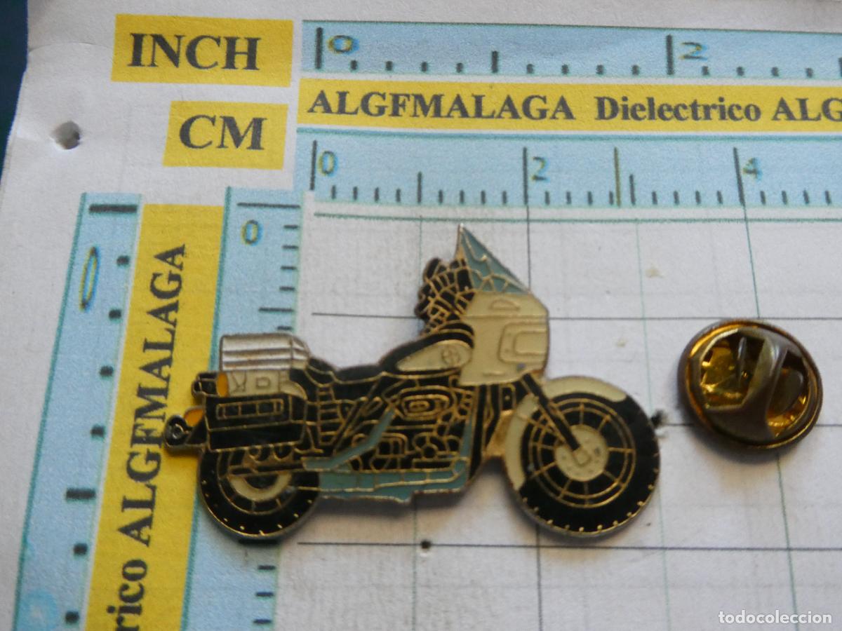 Pins de colecci&oacute;n: PIN DE COCHES MOTOS. MOTO GRANDE BLANCA NEGRA