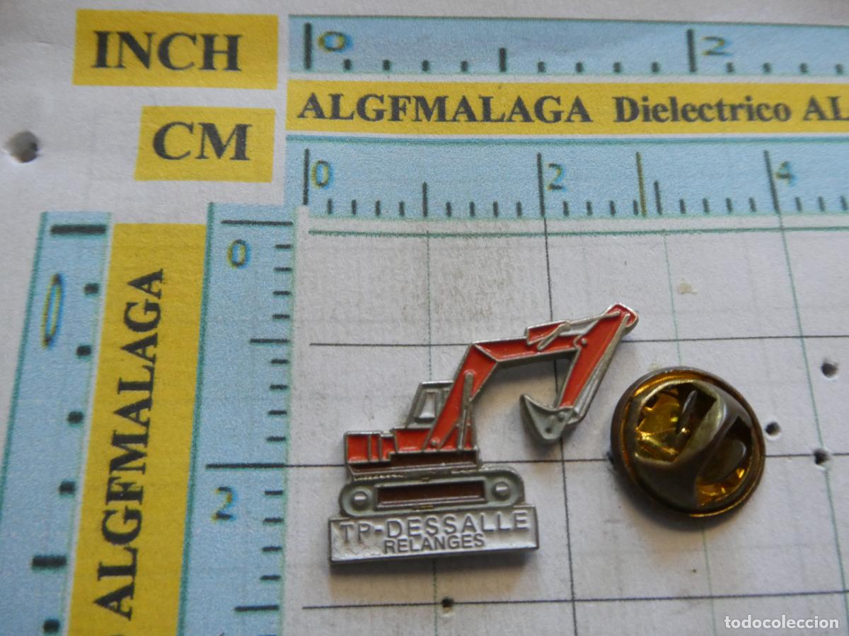 Pins de colecci&oacute;n: PIN DE COCHES MOTOS. MAQUINARIA OBRA CIVIL. EXCAVADORA