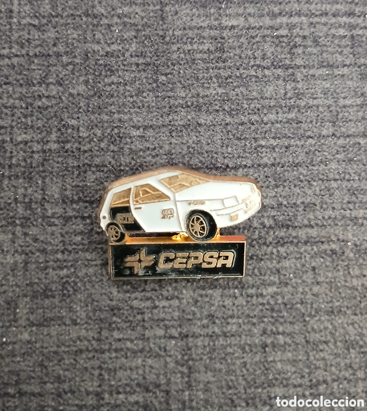 Pins de colecci&oacute;n: Pin de CEPSA Renault Clio vintage