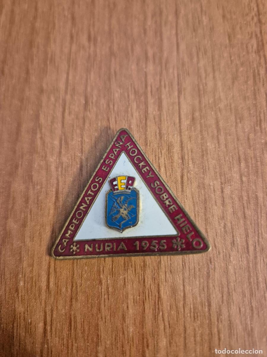 Sammlung von Pins: PIN, CAMPEONATOS ESPA&Ntilde;A HOCKEY SOBRE HIELO y NURIA 1955.