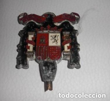Pins de colecci&oacute;n: INSIGNIA PEUQUE&Ntilde;A METAL ESCUDO DE ESPA&Ntilde;A .. 3,2 X 2,4 CM -LE FALTA AGARRE EN REVERSO