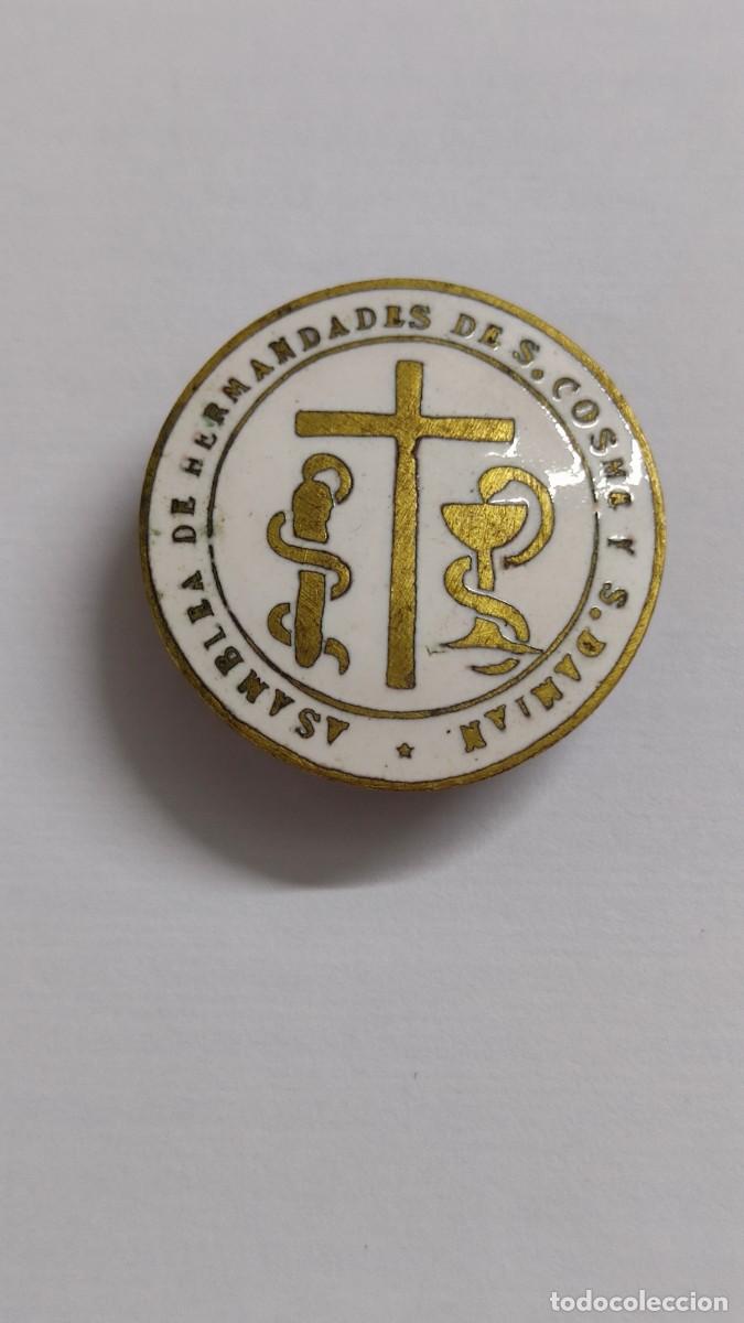 Pins de colecci&oacute;n: Antigua insignia Obsequio de los Laboratorios Ulzurrun