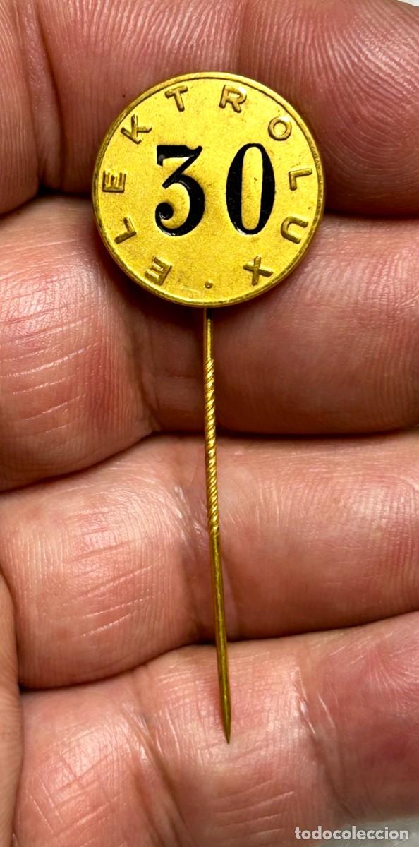 Sammlung von Pins: 3946.Insignia de alfiler sueco de Elektrolux otorgado a un empleado por sus 30 a&ntilde;os en la compa&ntilde;&iacute;a