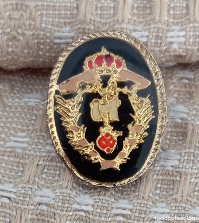 Pins de cole&ccedil;&atilde;o: Antiguo pin esmaltado EMBLEMA COFRAD&Iacute;A NUESTRA SE&Ntilde;ORA DE LAS ANGUSTIAS DE CUENCA.