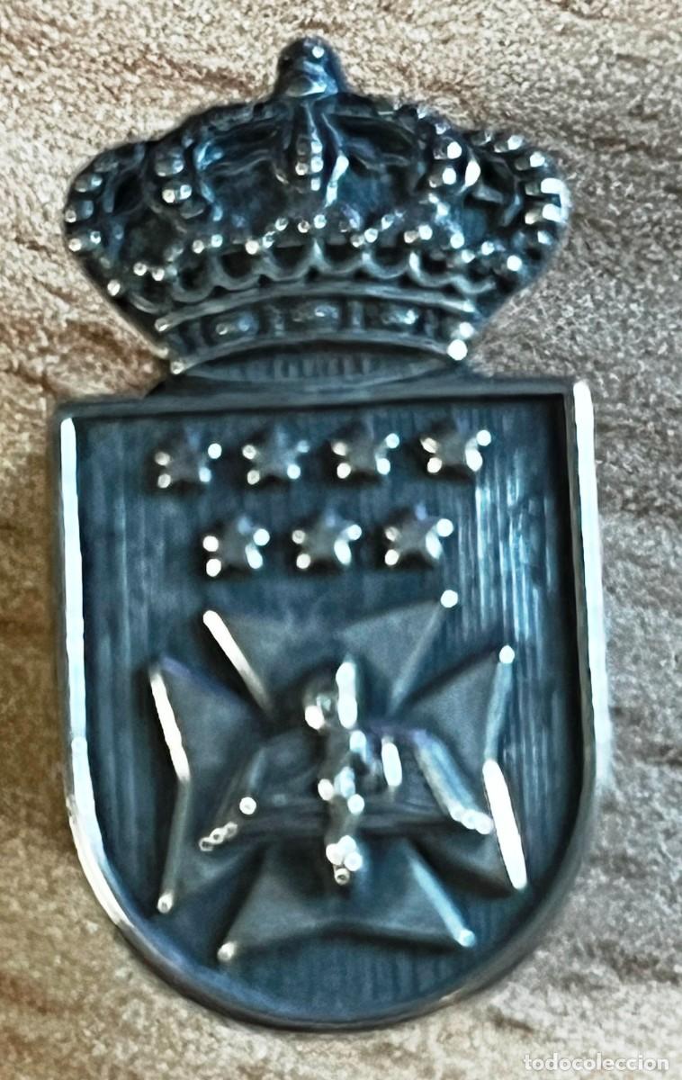 Pins de colecci&oacute;n: Pin insignia de plata Comunidad de Madrid, escudo coronado con siete estrellas