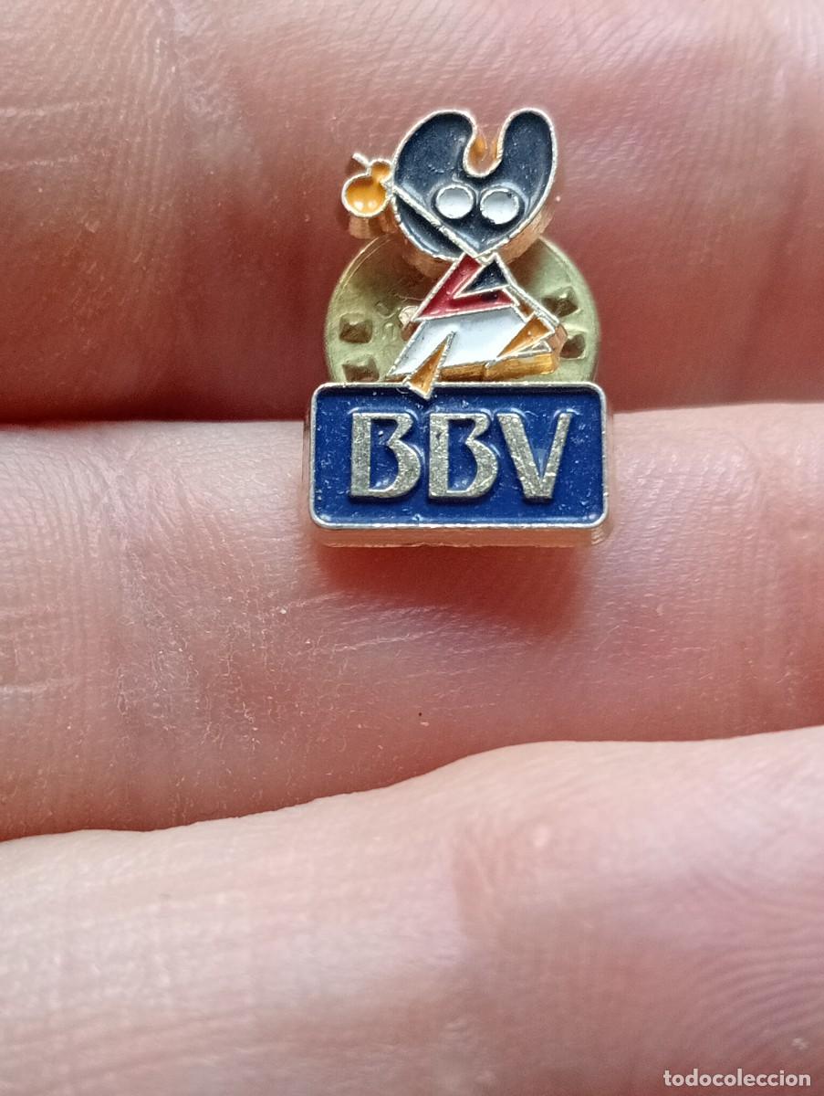 Pins de colecci&oacute;n: PINS MASCOTA CAMINO SANTIAGO PELEGRIN GALICIA A&Ntilde;O SANTO COMPOSTELANO BANCO BBVA XACOBEO
