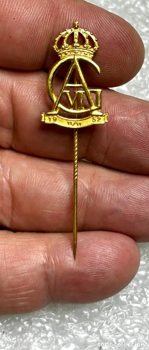Pins de colecci&oacute;n: 3960.Insignia de alfiler vintage con el monograma real del rey Gustavo VI Adolfo de Suecia