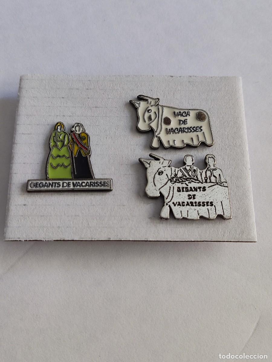 Pins de colecci&oacute;n: LOTE DE 3 PINS GEGANTS DE VACARISSES (BARCELONA)