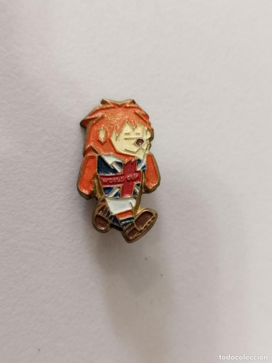 Pins de colecci&oacute;n: Pin Mascota Mundial 1966 Inglaterra Copa Mundial de F&uacute;tbol Willie Vintage