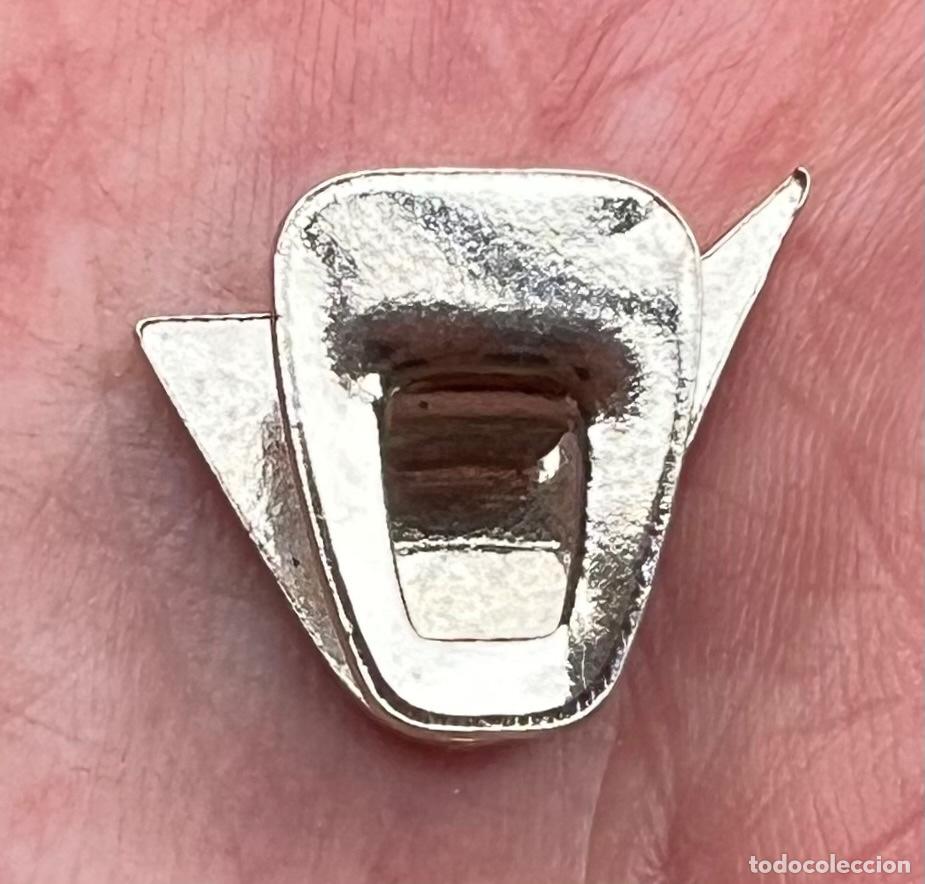 Pins de colecci&oacute;n: Insignia de tractor Massey Ferguson - Foto 2