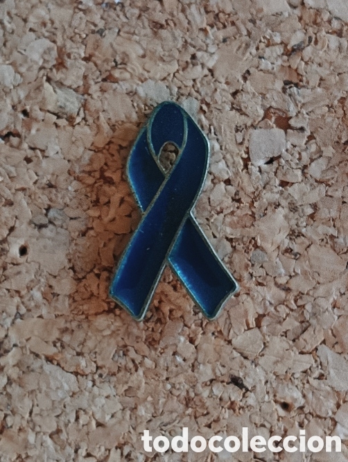 Pins de colecci&oacute;n: PIN LAZO AZUL- SOLIDARIDAD Y APOYO LUCHA ANTI ETA