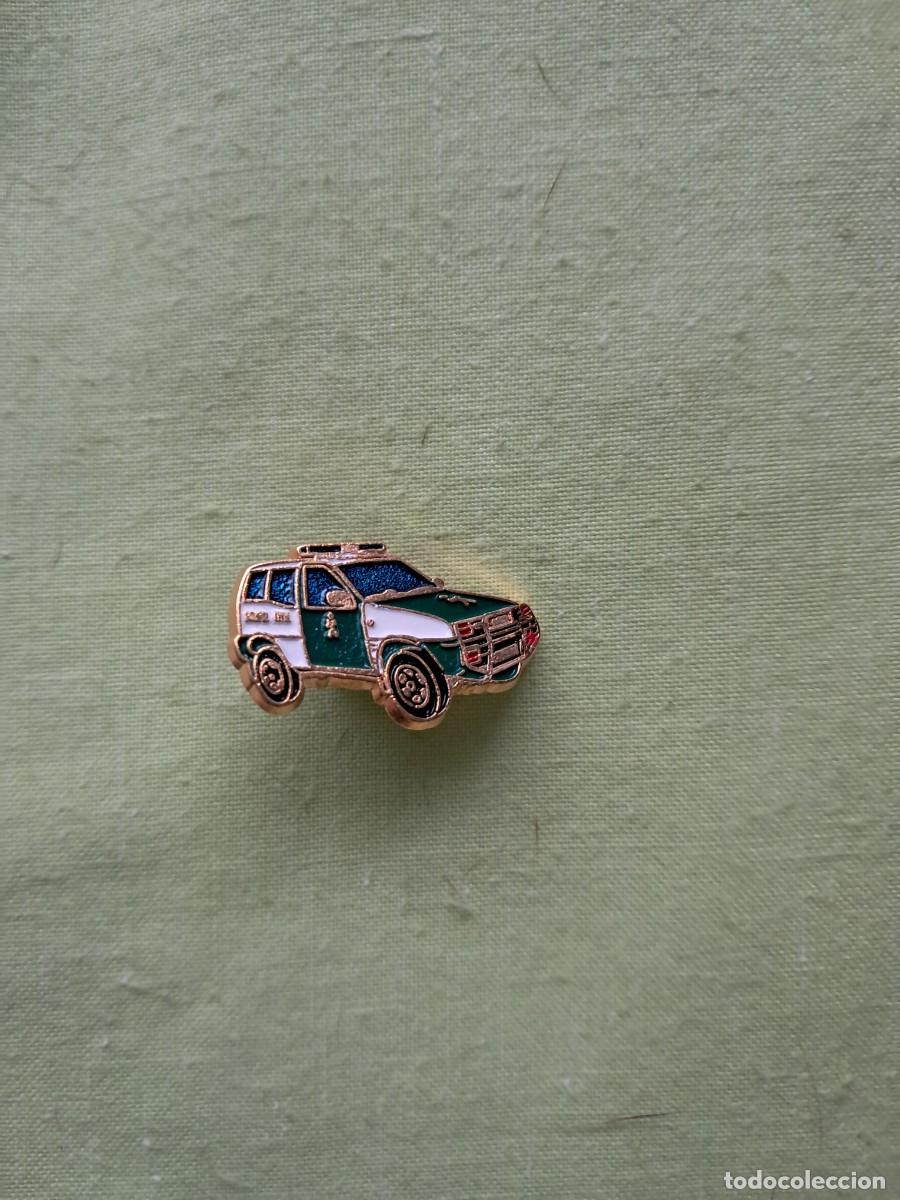 Pins de colecci&oacute;n: PIN NISSAN TERRANO DE LA GUARDIA CIVIL