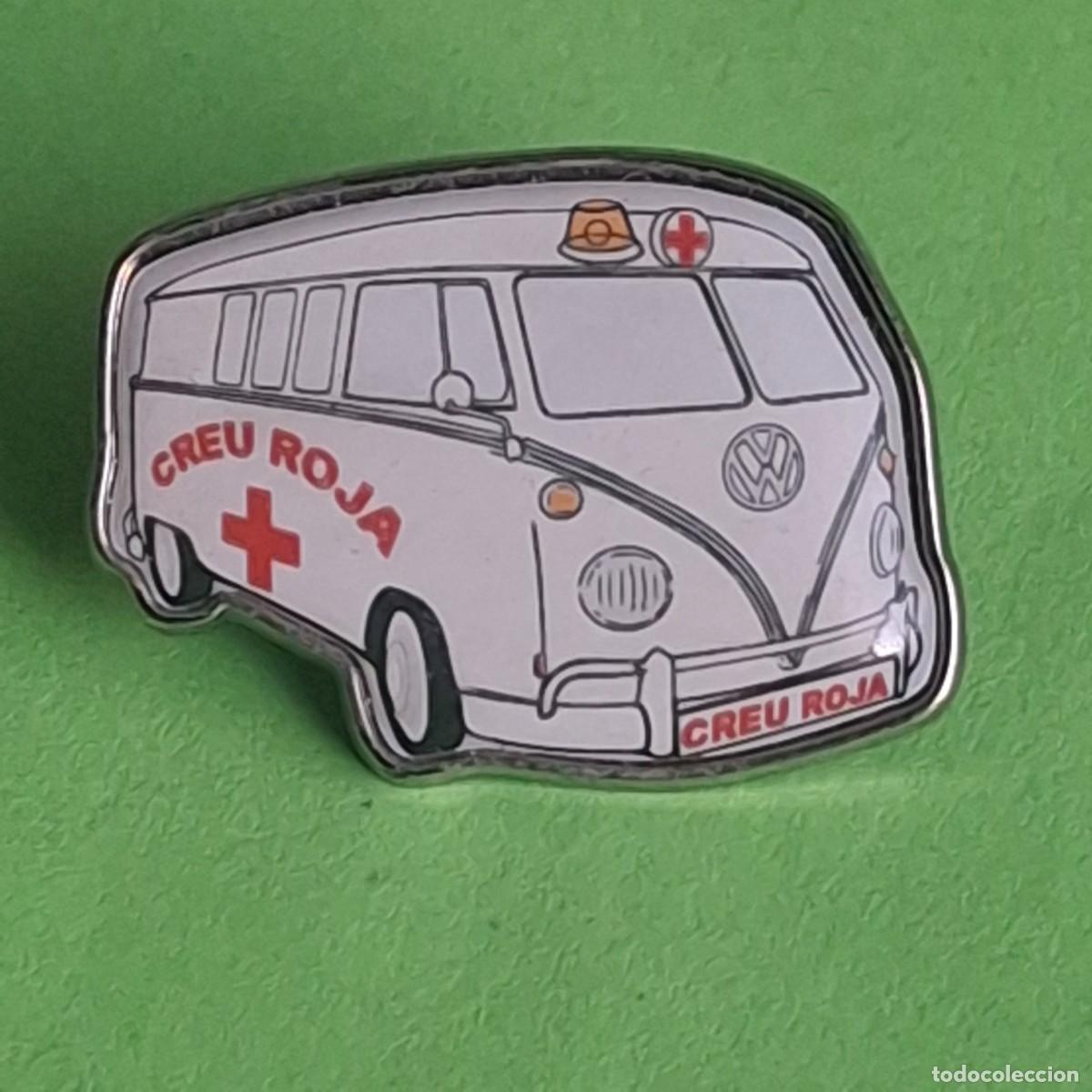 Pins de colecci&oacute;n: PIN - VOLKSWAGEN FURGONETA VAN T1 AMBULANCIA CREU ROJA CATALAN CRUZ - TEMATICA MOTOR COCHE AUTOMOVIL