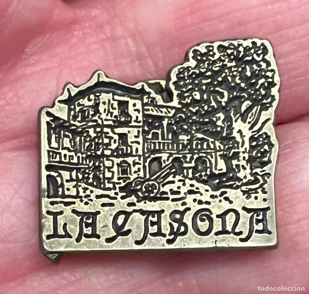 Pins de colecci&oacute;n: Pin del antiguo Restaurante La Casona (El pobre Chus) - Calle Cuesta - Santander